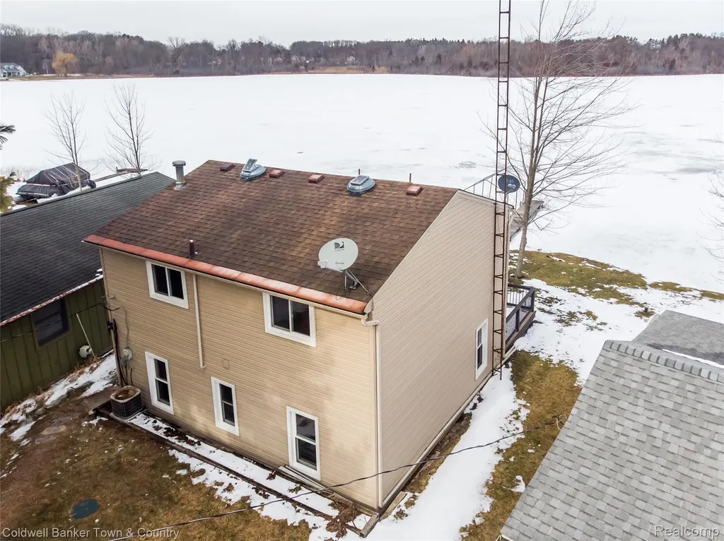 2705 Melvin Drive Hamburg Township MI 48169