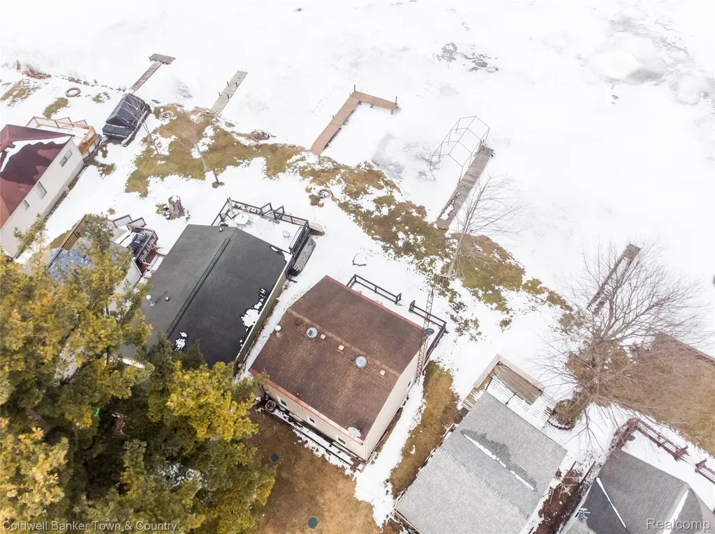 2705 Melvin Drive Hamburg Township MI 48169