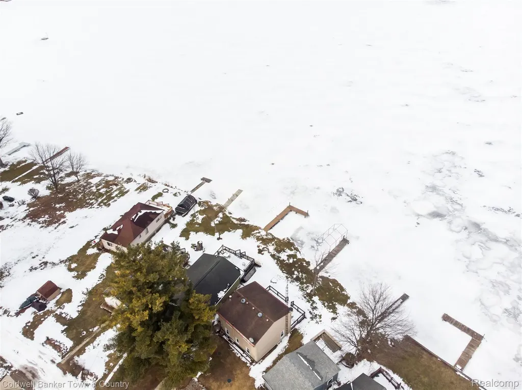 2705 Melvin Drive Hamburg Township MI 48169