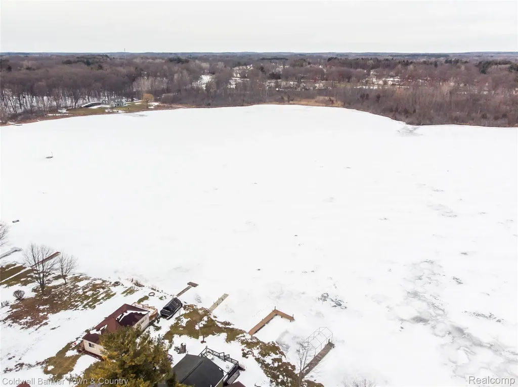 2705 Melvin Drive Hamburg Township MI 48169