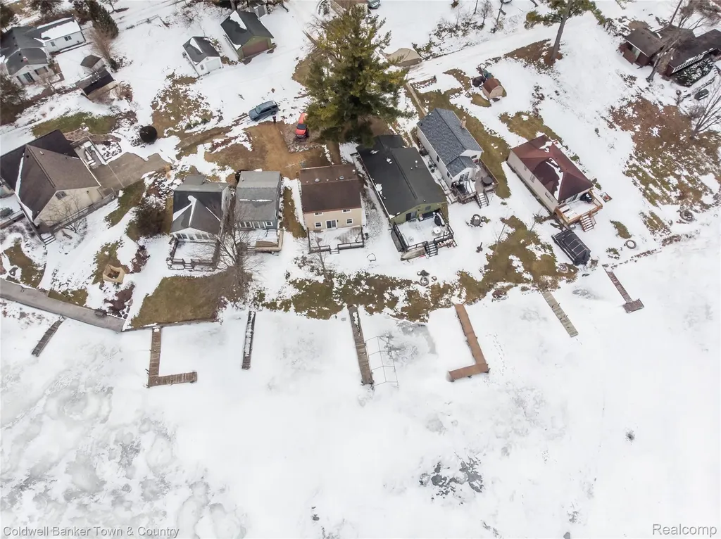 2705 Melvin Drive Hamburg Township MI 48169