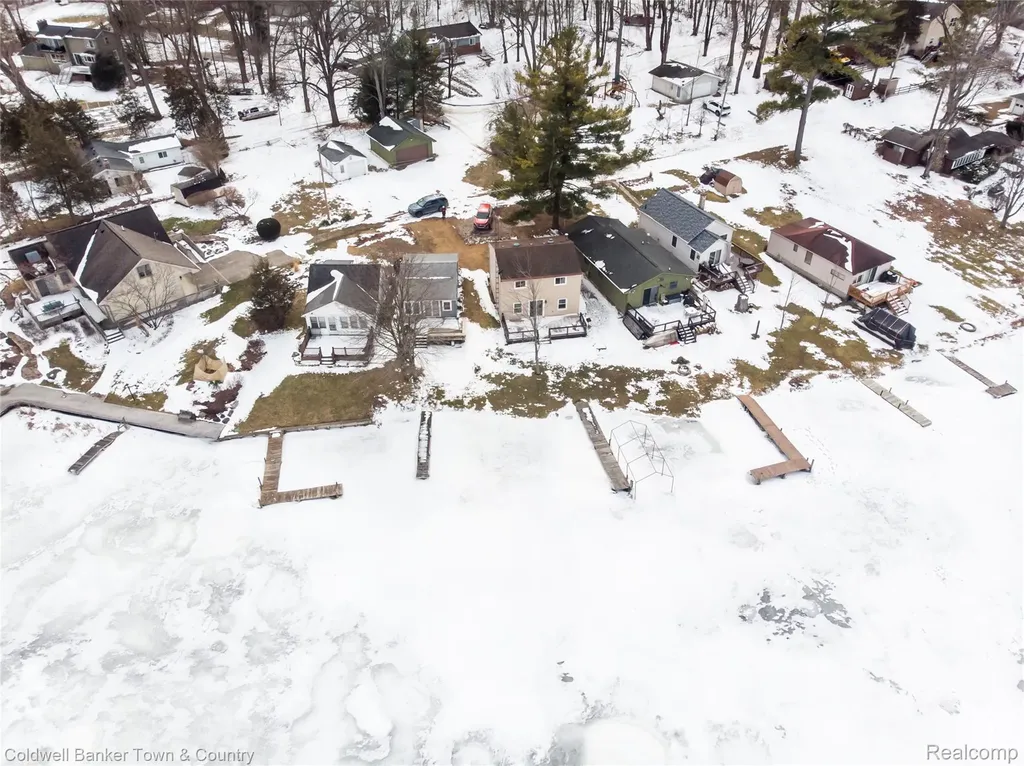 2705 Melvin Drive Hamburg Township MI 48169