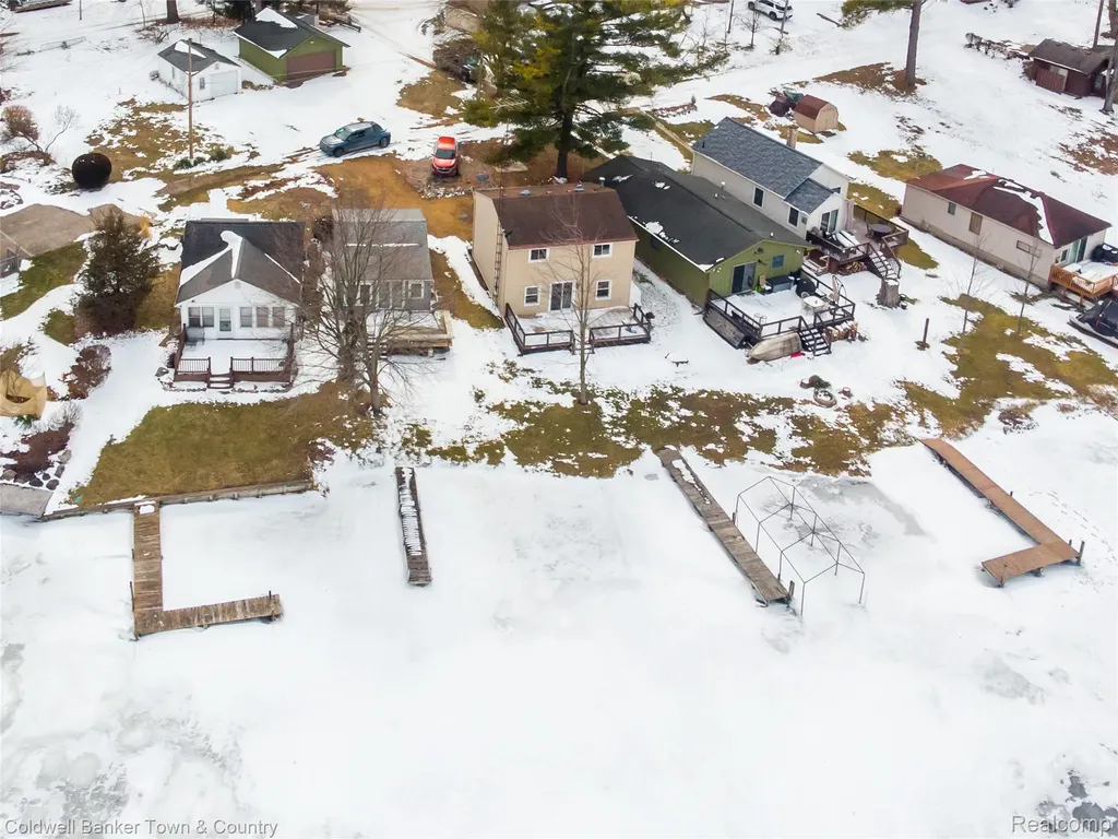 2705 Melvin Drive Hamburg Township MI 48169