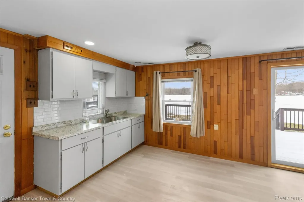 2705 Melvin Drive Hamburg Township MI 48169