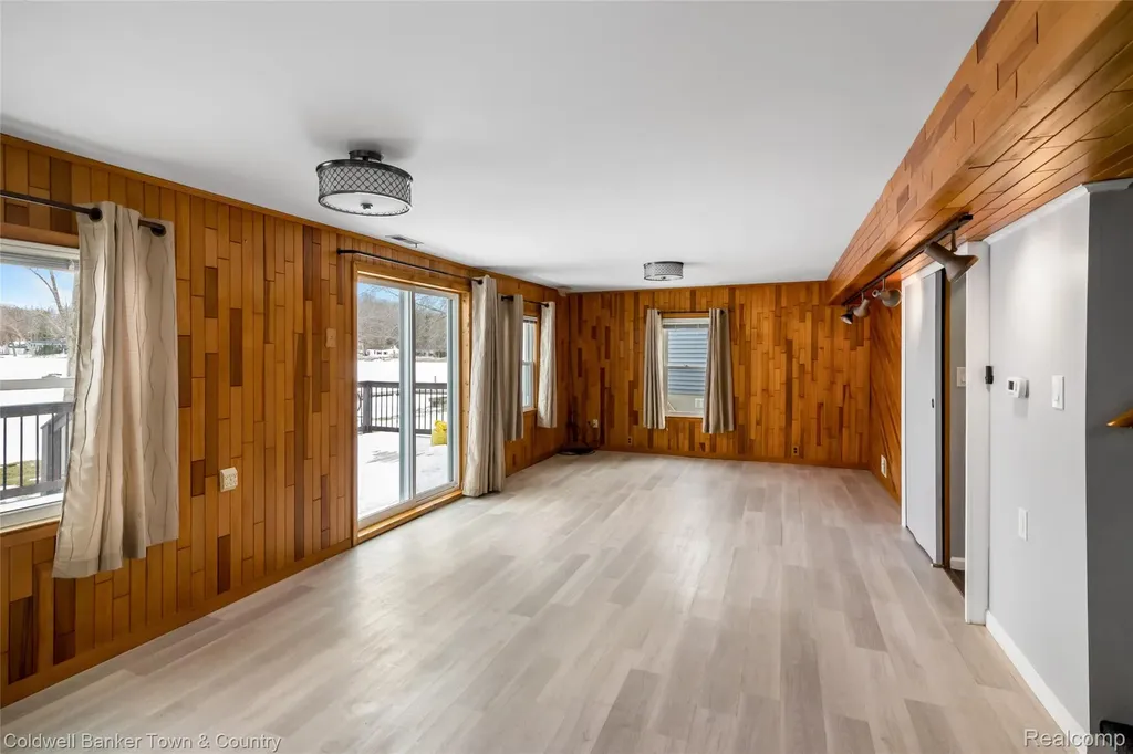 2705 Melvin Drive Hamburg Township MI 48169