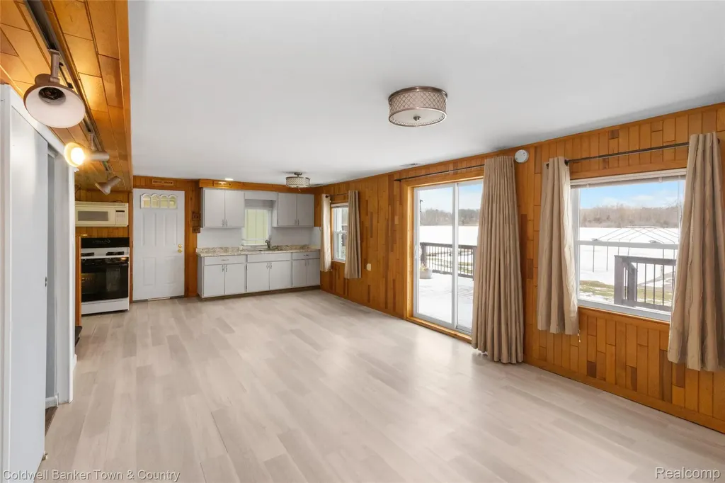 2705 Melvin Drive Hamburg Township MI 48169