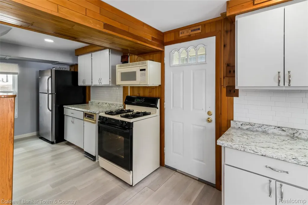 2705 Melvin Drive Hamburg Township MI 48169