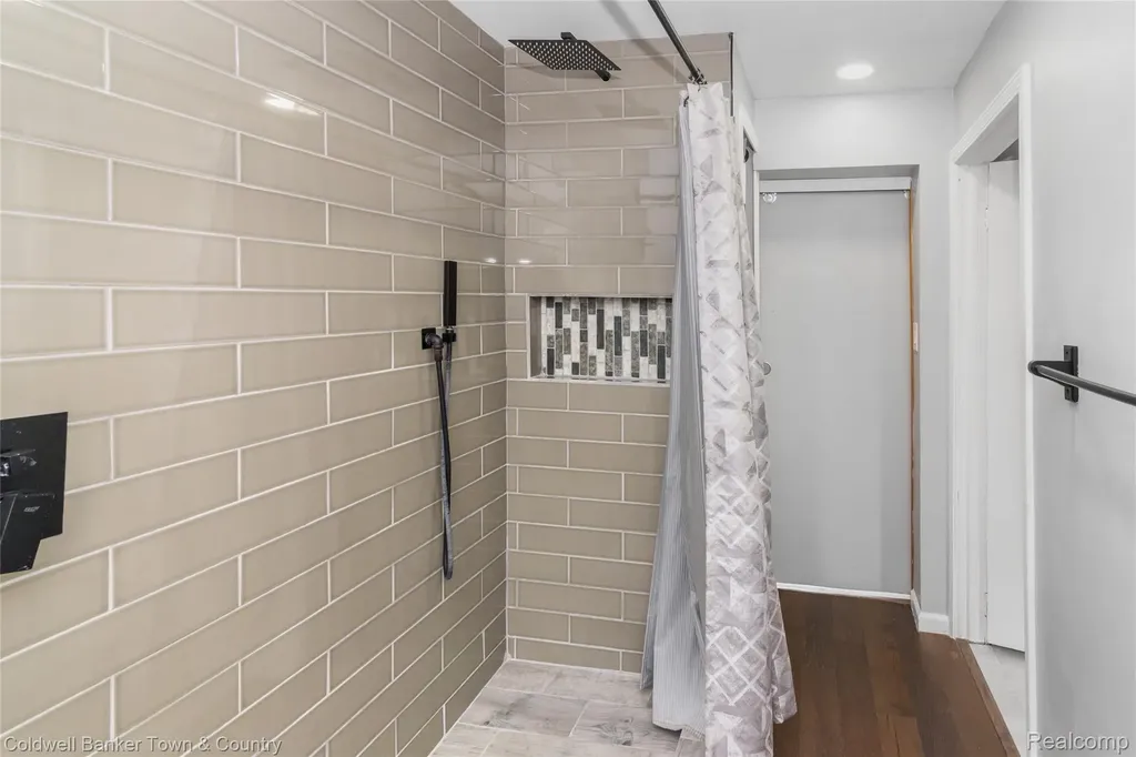 2705 Melvin Drive Hamburg Township MI 48169
