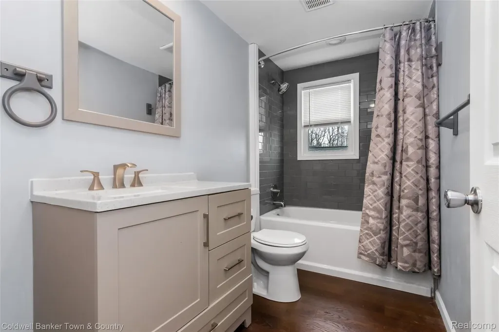 2705 Melvin Drive Hamburg Township MI 48169