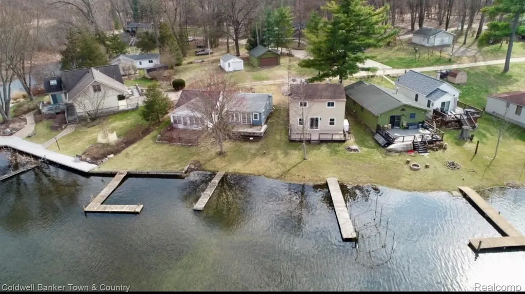 2705 Melvin Drive Hamburg Township MI 48169