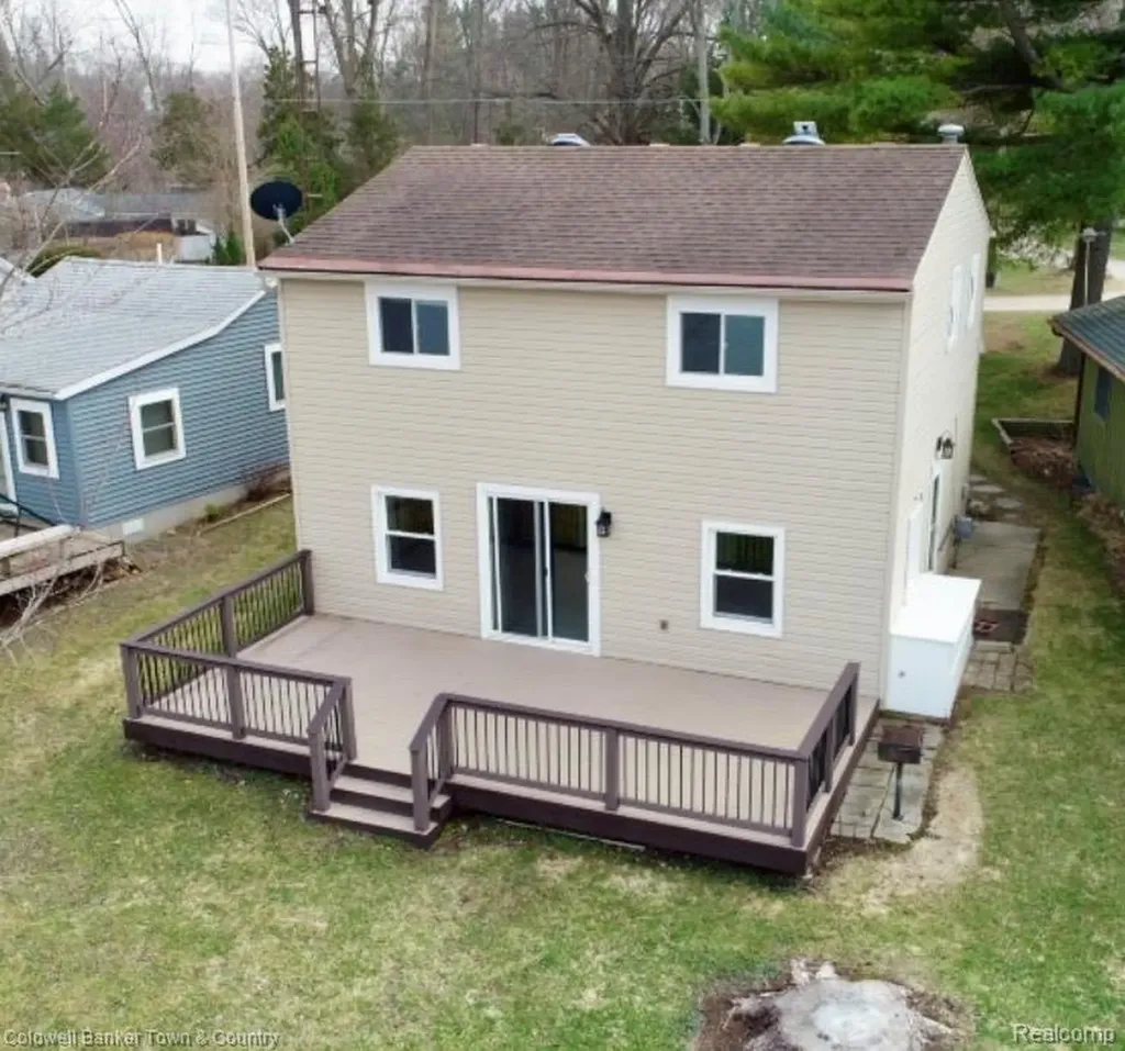 2705 Melvin Drive Hamburg Township MI 48169