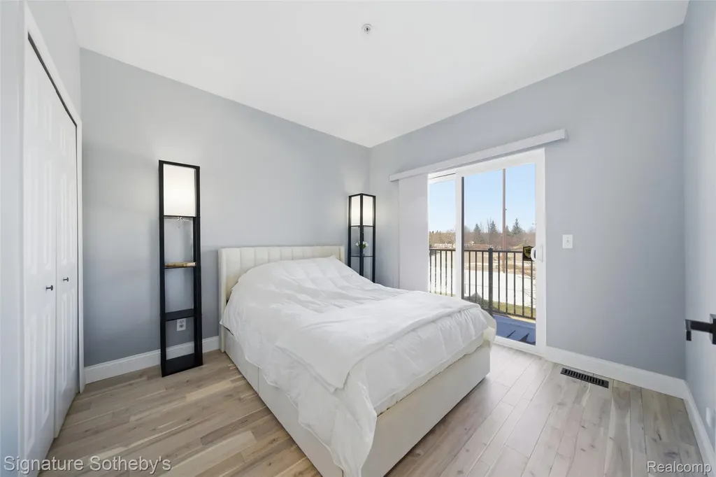 41614 Hamlet Lane Novi City MI 48375