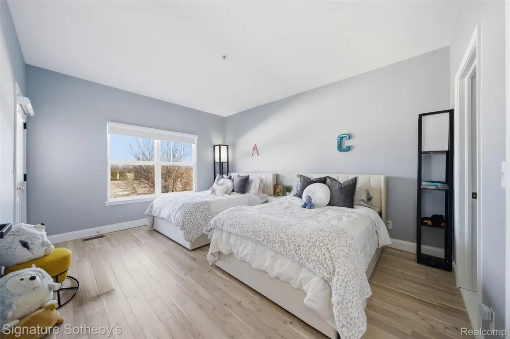 41614 Hamlet Lane Novi City MI 48375