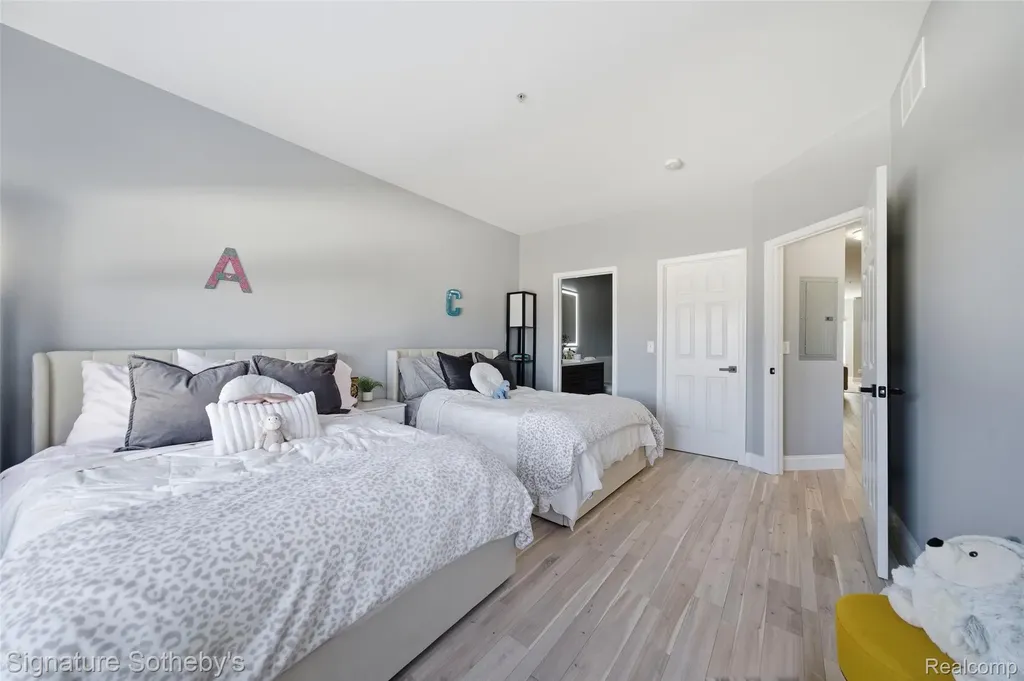 41614 Hamlet Lane Novi City MI 48375