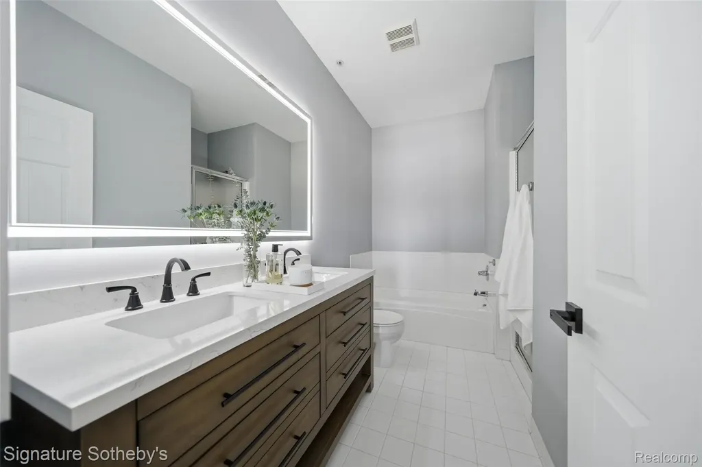 41614 Hamlet Lane Novi City MI 48375