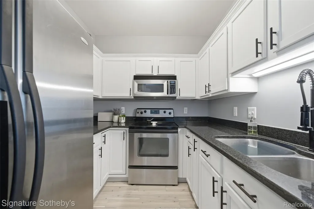 41614 Hamlet Lane Novi City MI 48375