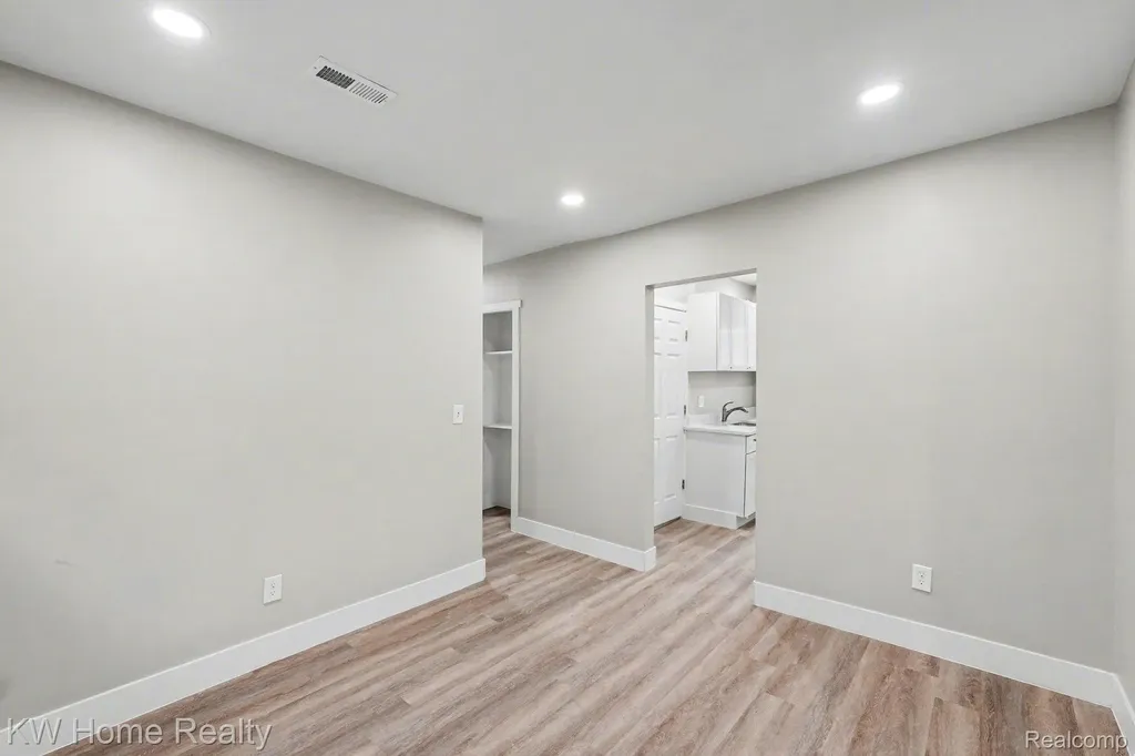13723 Mapleridge Street Detroit City MI 48205