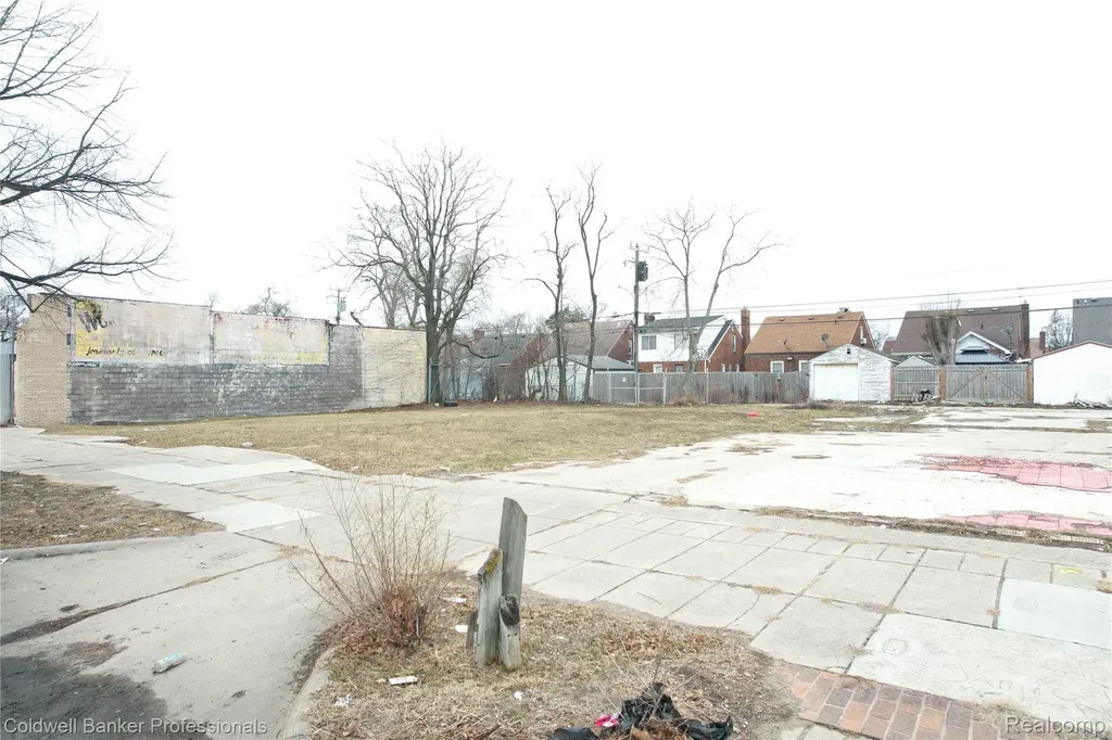 18281 Wyoming Avenue Detroit City MI 48221
