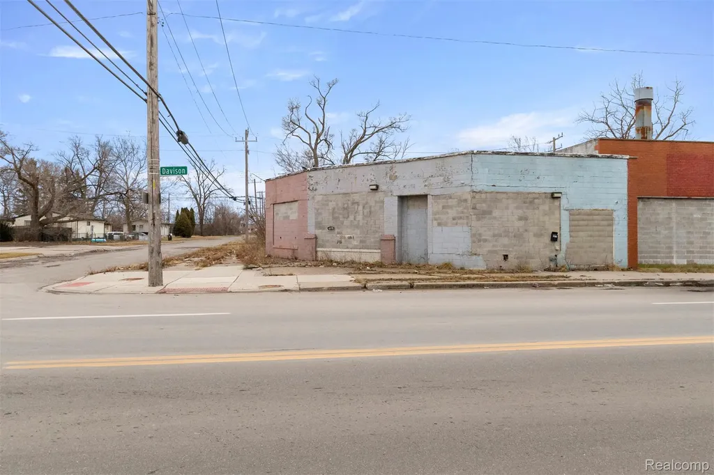 6870 E Davison Street Detroit City MI 48212