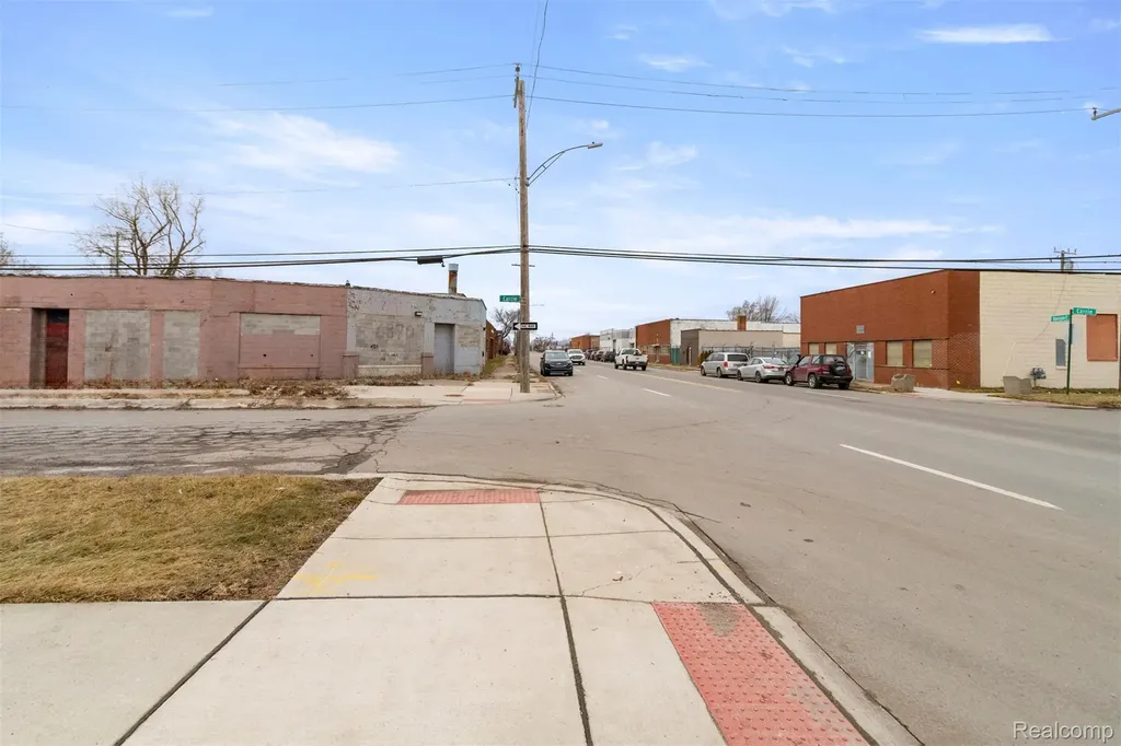6870 E Davison Street Detroit City MI 48212
