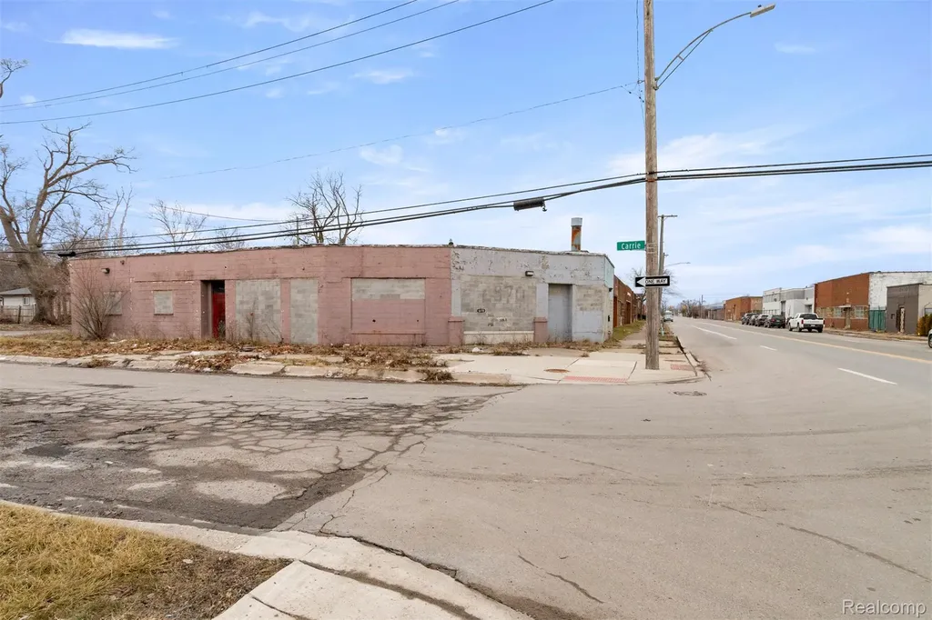 6870 E Davison Street Detroit City MI 48212