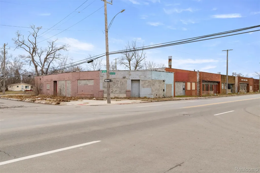 6870 E Davison Street Detroit City MI 48212