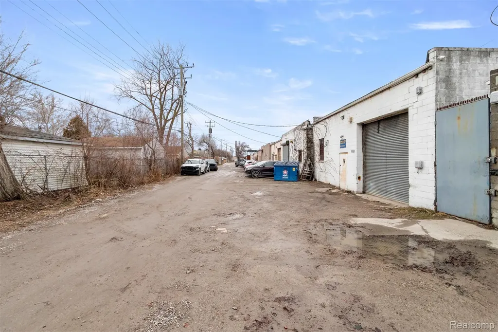 6870 E Davison Street Detroit City MI 48212