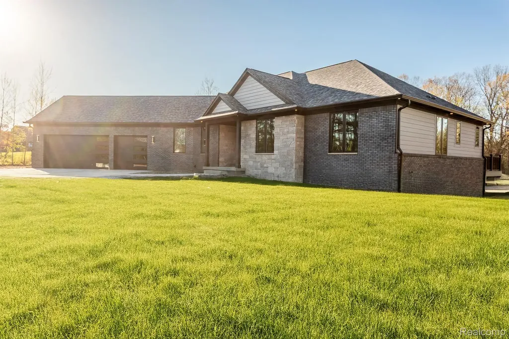 16637 Kings Fairway Lane Grand Blanc City MI 48439