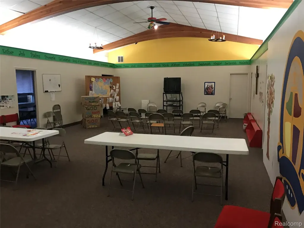 4075 E Atherton Road Burton City MI 48519