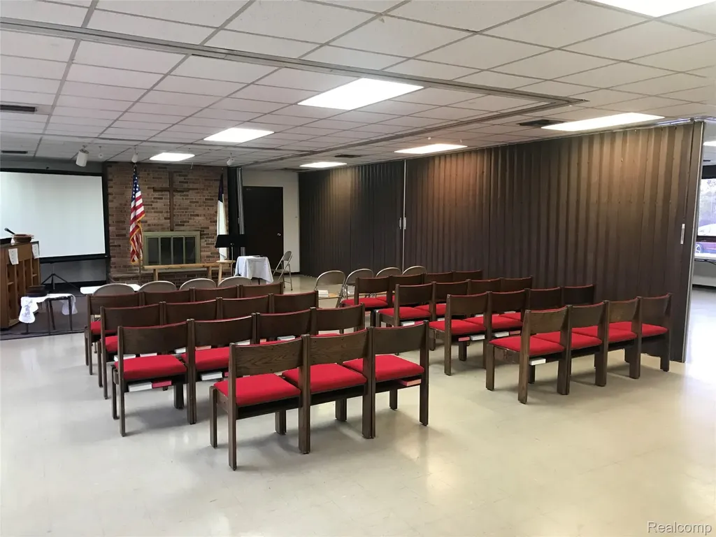 4075 E Atherton Road Burton City MI 48519