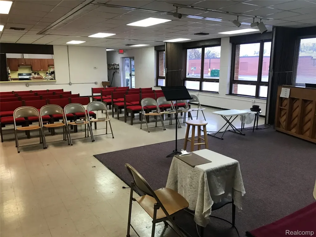 4075 E Atherton Road Burton City MI 48519