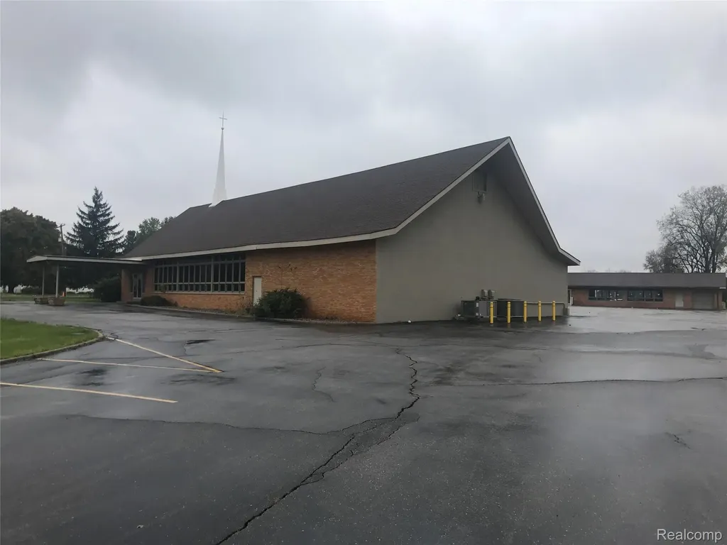 4075 E Atherton Road Burton City MI 48519