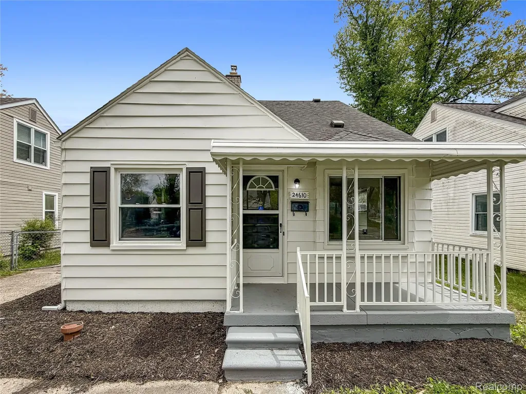 24610 Parklawn Street Oak Park City MI 48237