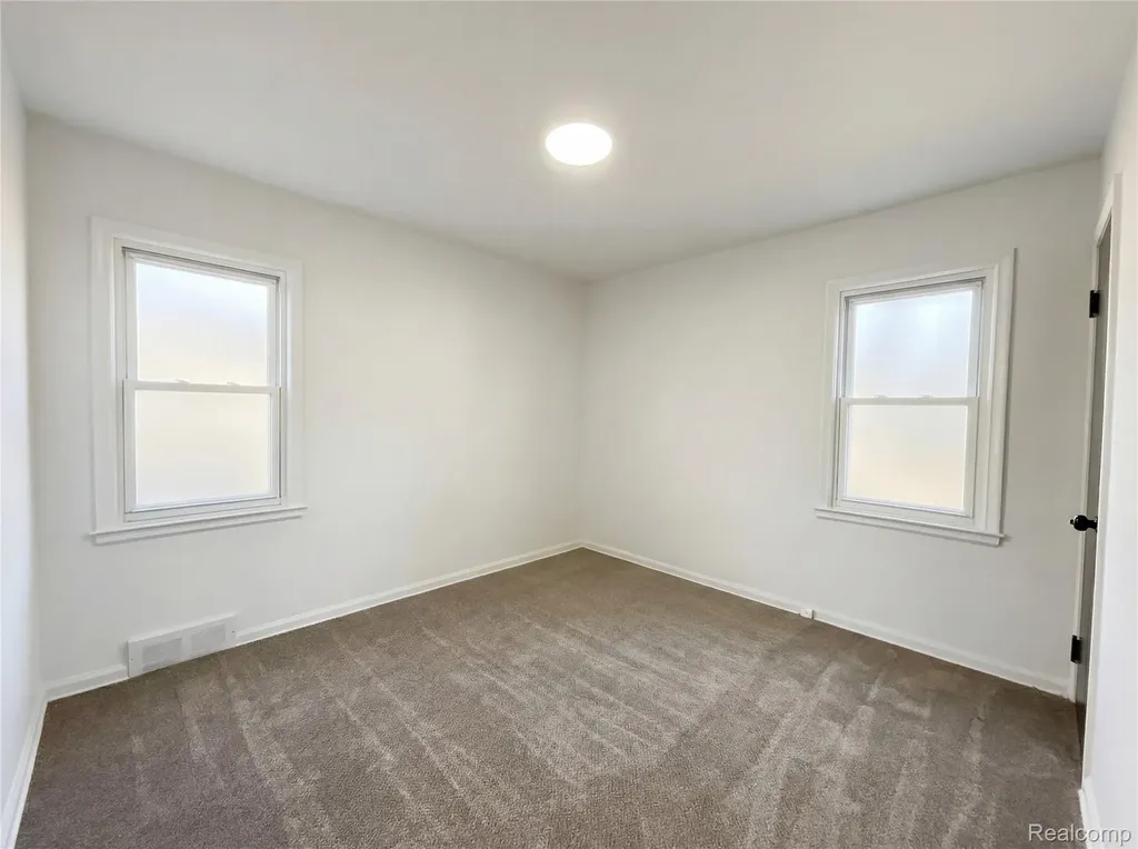 24610 Parklawn Street Oak Park City MI 48237