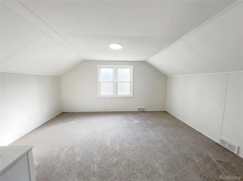 24610 Parklawn Street Oak Park City MI 48237