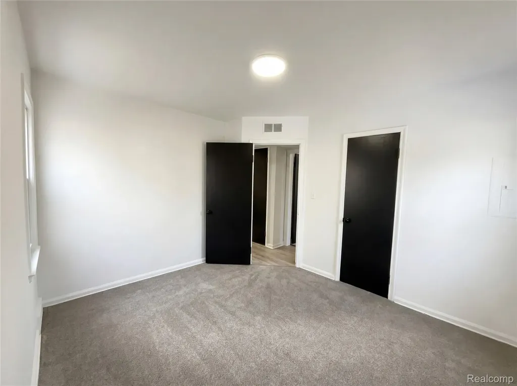 24610 Parklawn Street Oak Park City MI 48237
