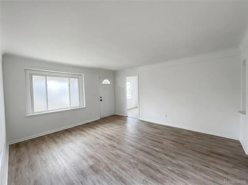 24610 Parklawn Street Oak Park City MI 48237