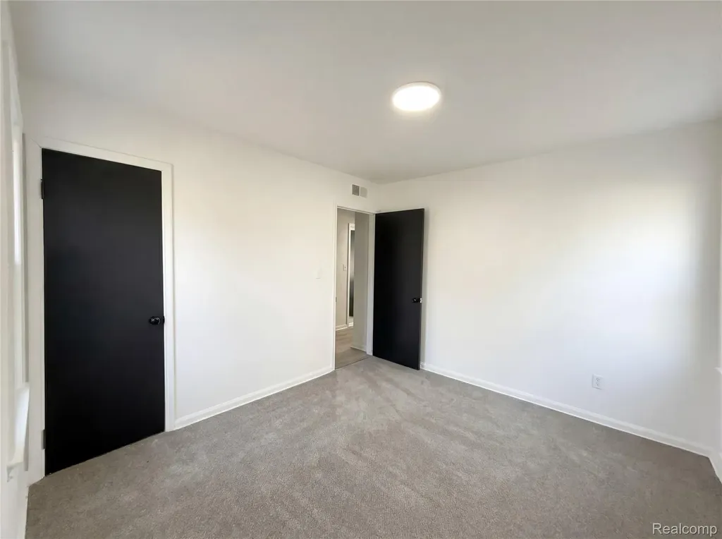 24610 Parklawn Street Oak Park City MI 48237