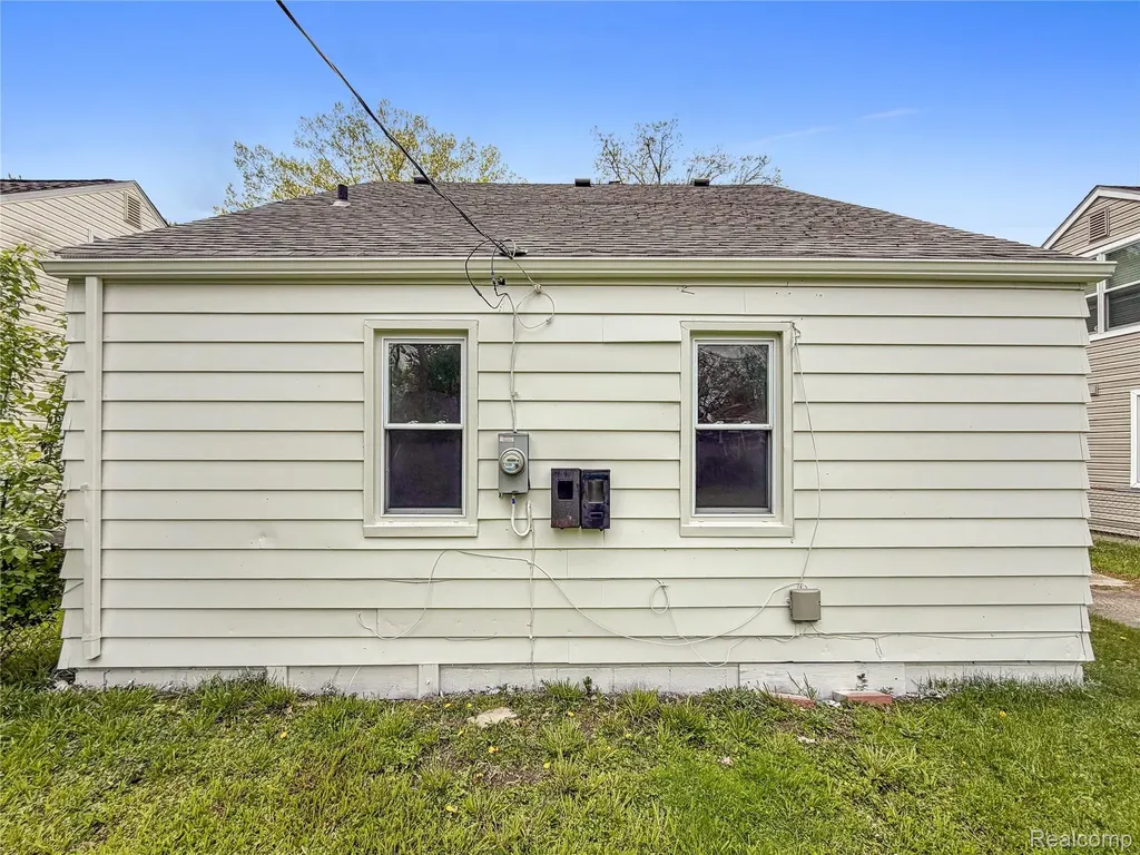 24610 Parklawn Street Oak Park City MI 48237