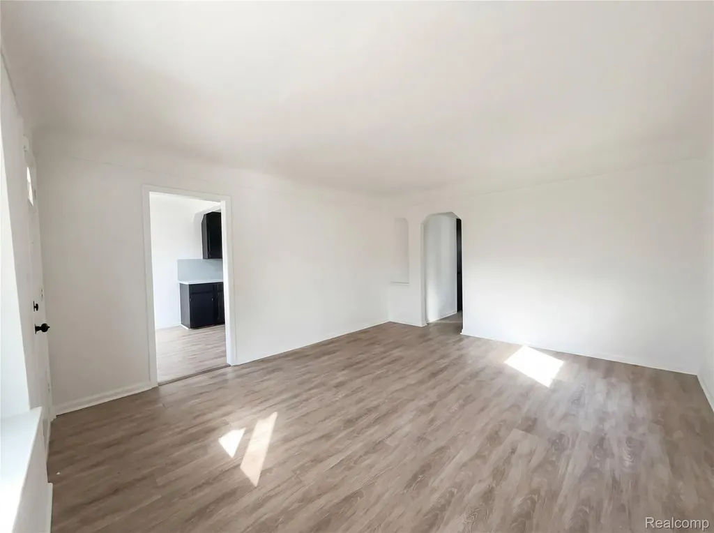 24610 Parklawn Street Oak Park City MI 48237
