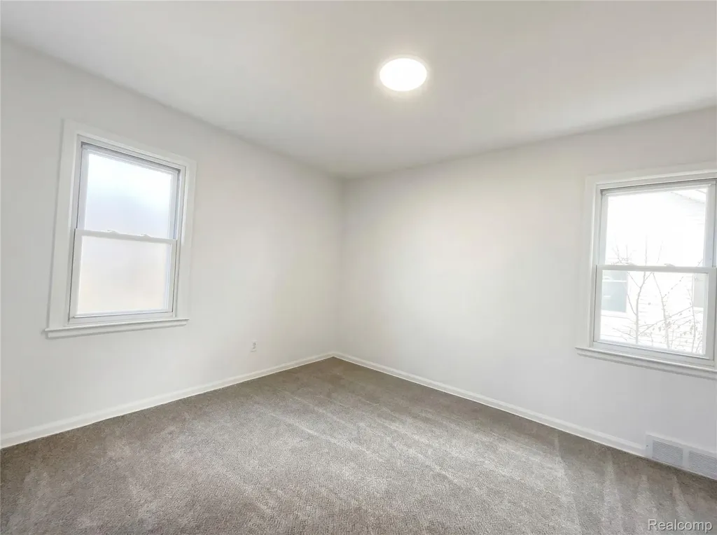 24610 Parklawn Street Oak Park City MI 48237