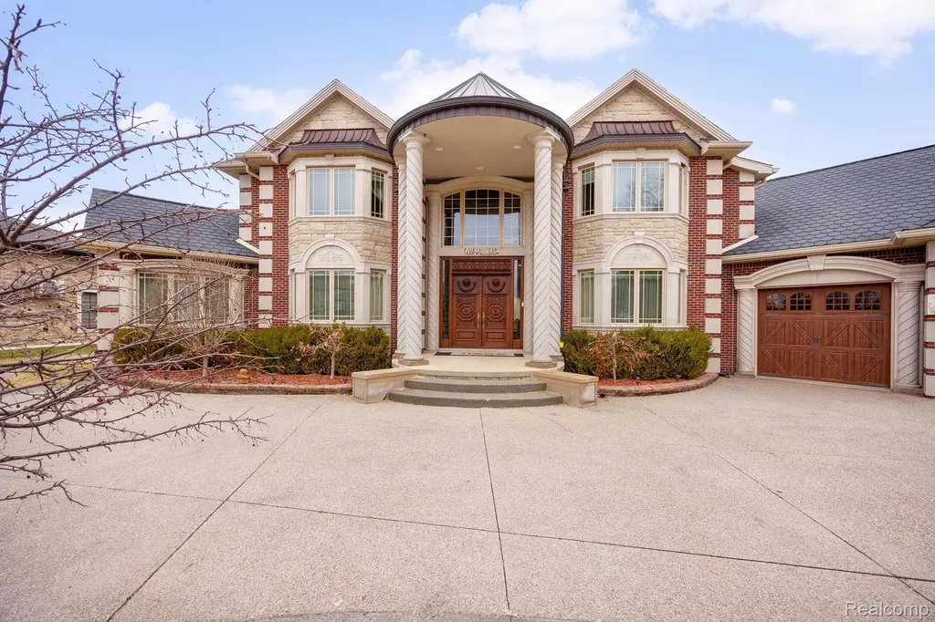 6616 Fairwood Drive Dearborn Heights City MI 48127