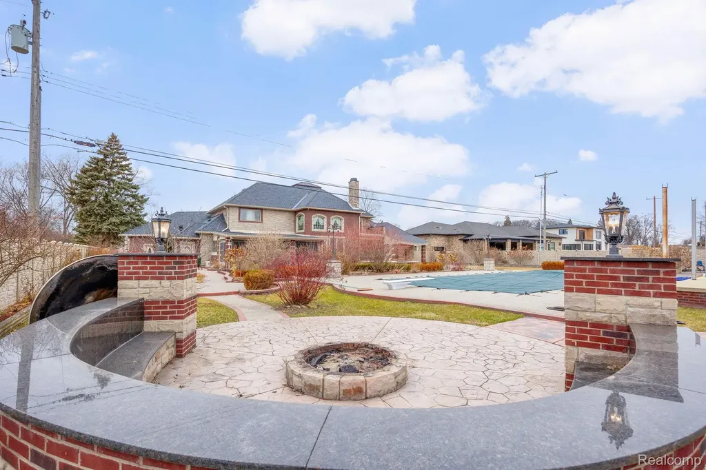 6616 Fairwood Drive Dearborn Heights City MI 48127