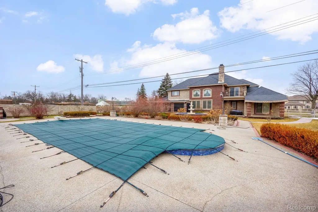 6616 Fairwood Drive Dearborn Heights City MI 48127