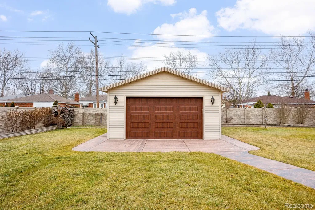 6616 Fairwood Drive Dearborn Heights City MI 48127