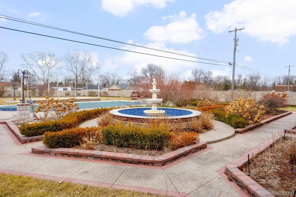 6616 Fairwood Drive Dearborn Heights City MI 48127