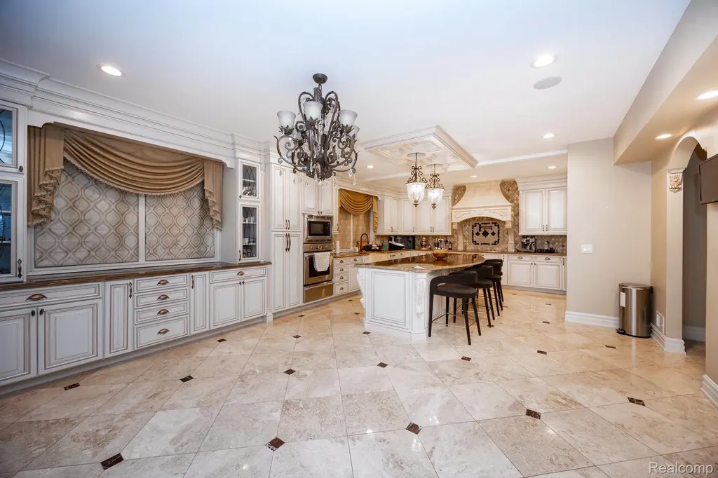 6616 Fairwood Drive Dearborn Heights City MI 48127
