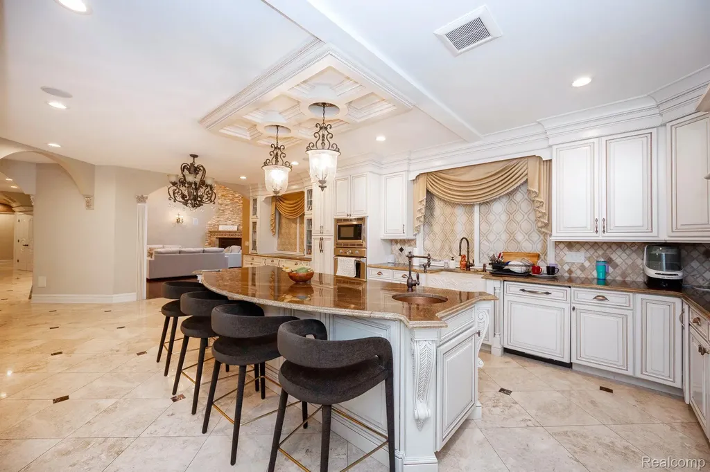 6616 Fairwood Drive Dearborn Heights City MI 48127