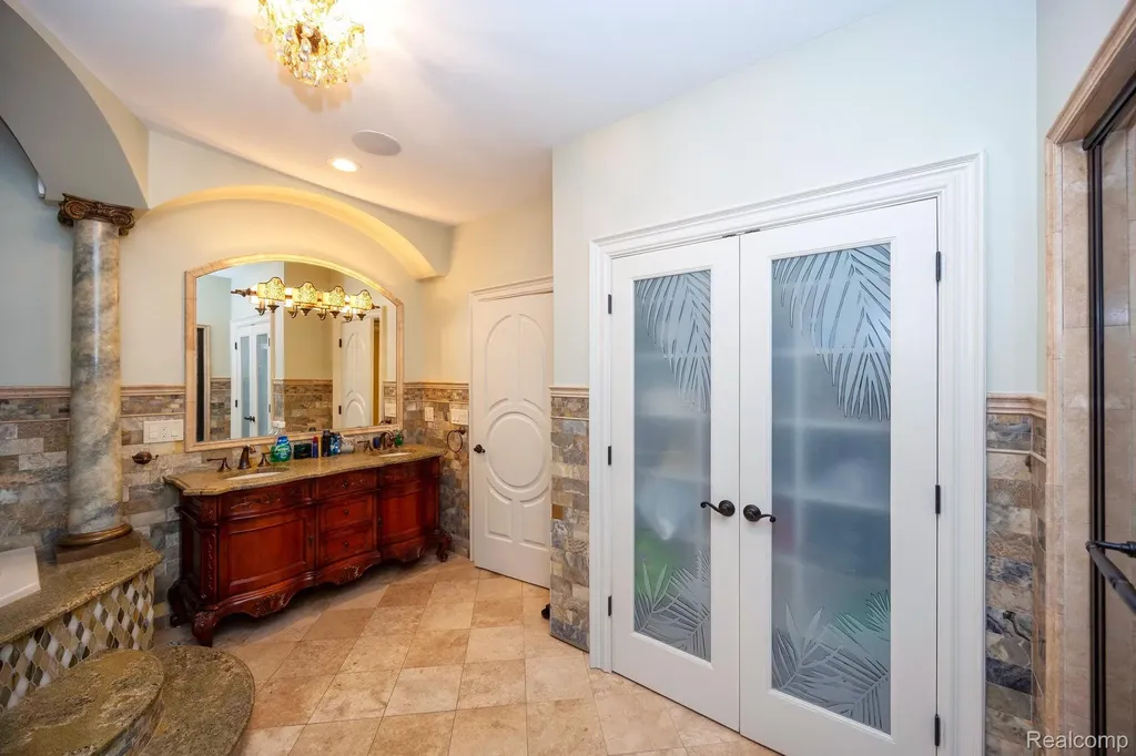6616 Fairwood Drive Dearborn Heights City MI 48127