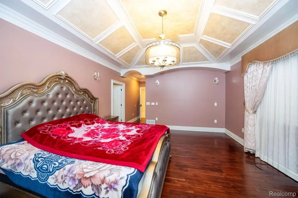 6616 Fairwood Drive Dearborn Heights City MI 48127